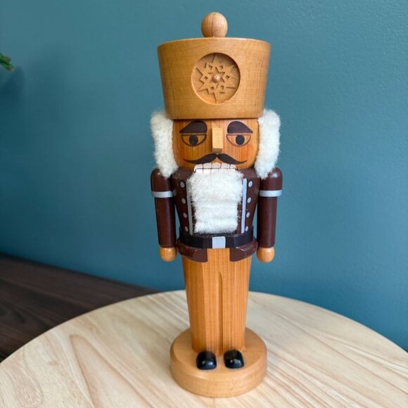 Vtg Erzgebirgische Volkskunst German Wooden Nutcracker Snowflake King  Handmade - Picture 2 of 10